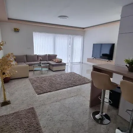 Sarkcsillag Teljes Csaladihaz- Star Complete Family House 아파트 세게드