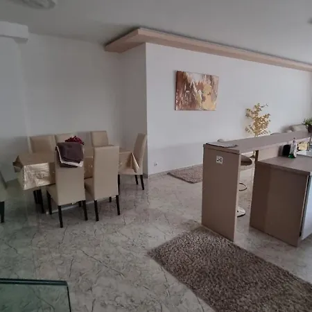 아파트 Sarkcsillag Teljes Csaladihaz- Star Complete Family House *