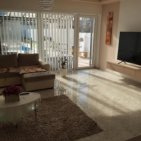 아파트 Sarkcsillag Teljes Csaladihaz- Star Complete Family House