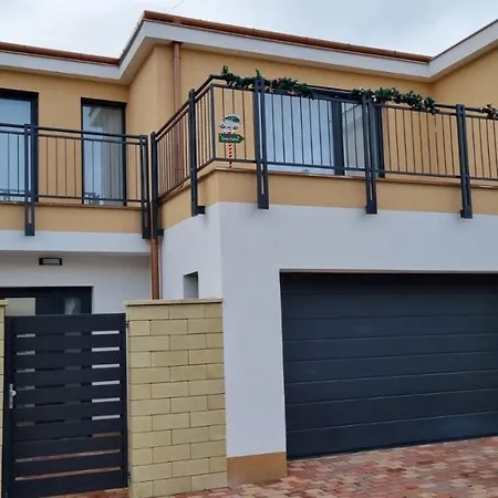 Sarkcsillag Teljes Csaladihaz- Star Complete Family House Apartment Szeged