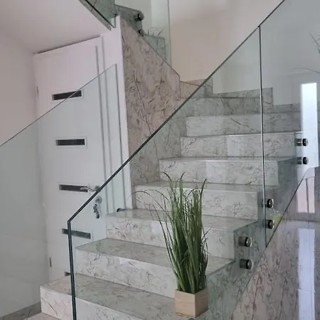 Sarkcsillag Teljes Csaladihaz- Star Complete Family House *