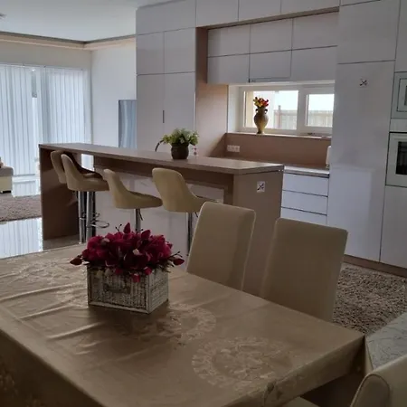 Apartament Sarkcsillag Teljes Csaladihaz- Star Complete Family House *