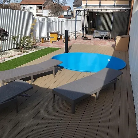 Sarkcsillag Teljes Csaladihaz- Star Complete Family House Apartament Seghedin